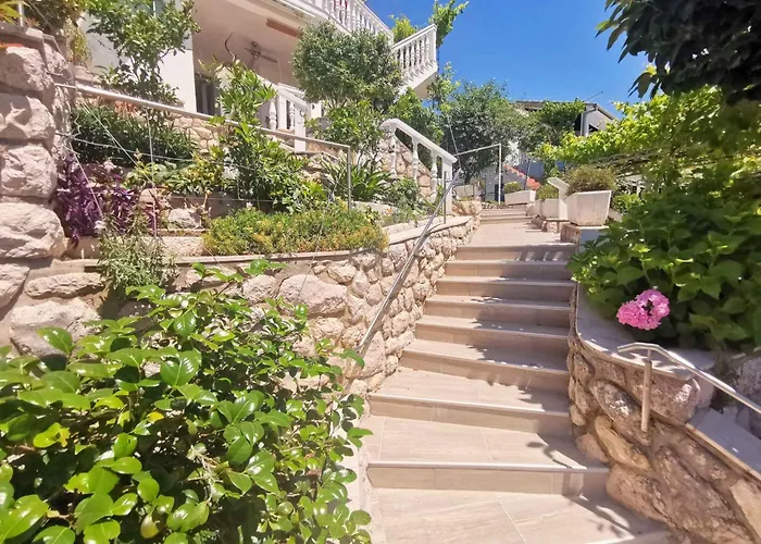 In 45914 Daire Dramalj