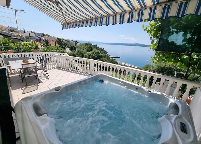 In 45914 Daire Dramalj